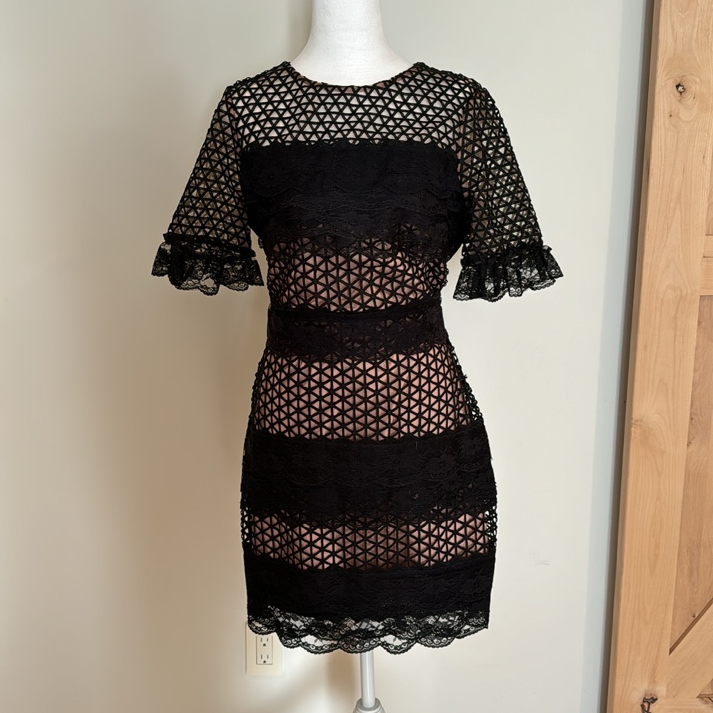 Badgley Mischka Blk Geometric Lace Overlay Dress
